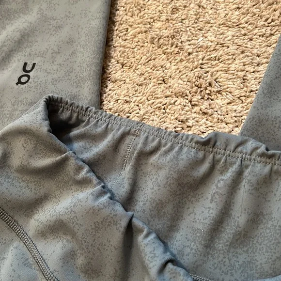 On Running Green Leggings - Picture 5 of 5